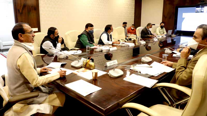 बड़ी विकास परियोजनाओं को समय पर पूरा करें