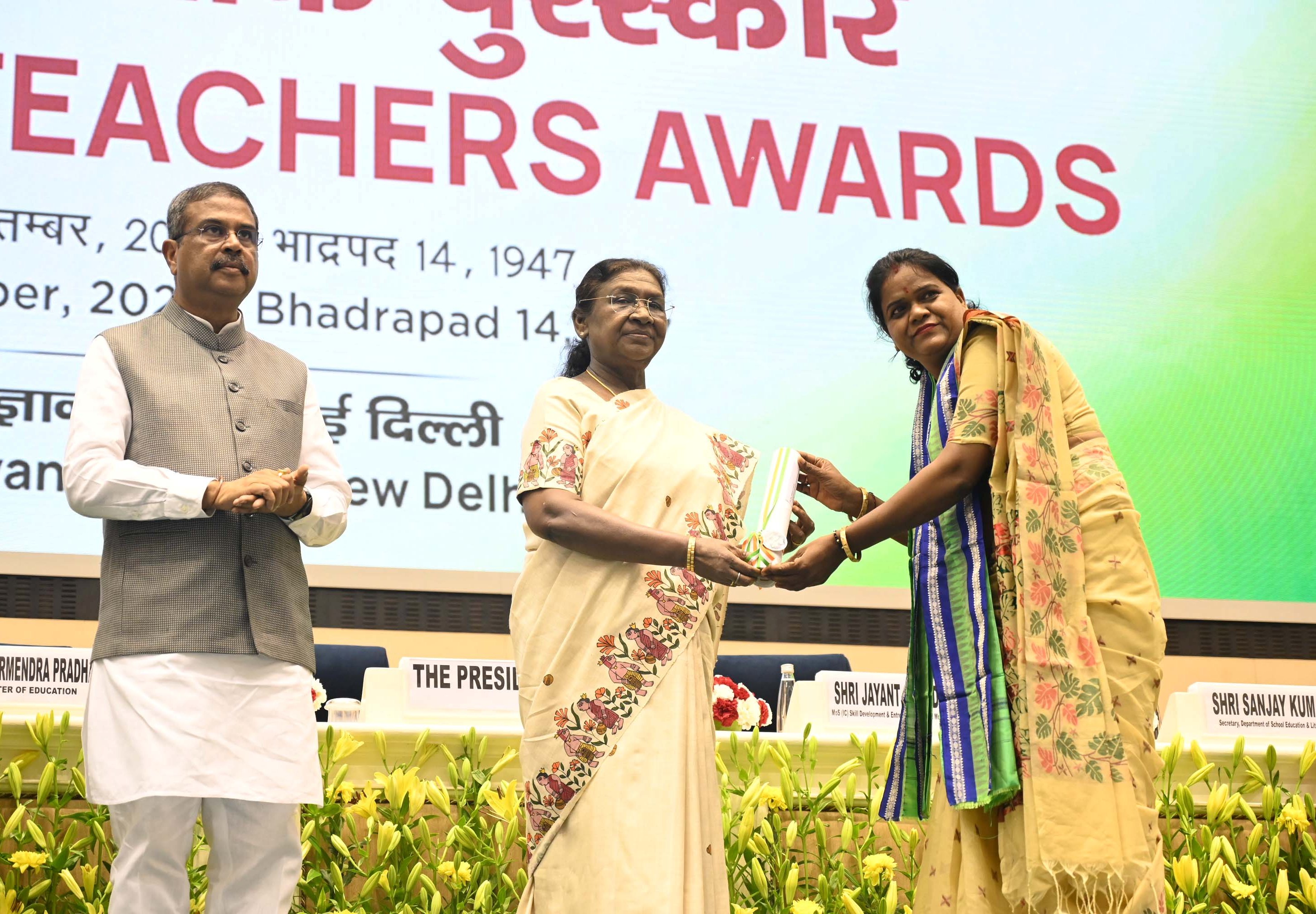 President Smt. Murmu Confers National Teacher Award on Two Teachers from MP