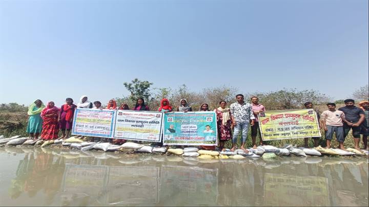 बरतराई ग्राम के बाकी नाला में जल संरक्षण हेतु बोरी बंधान कार्य संपन्न