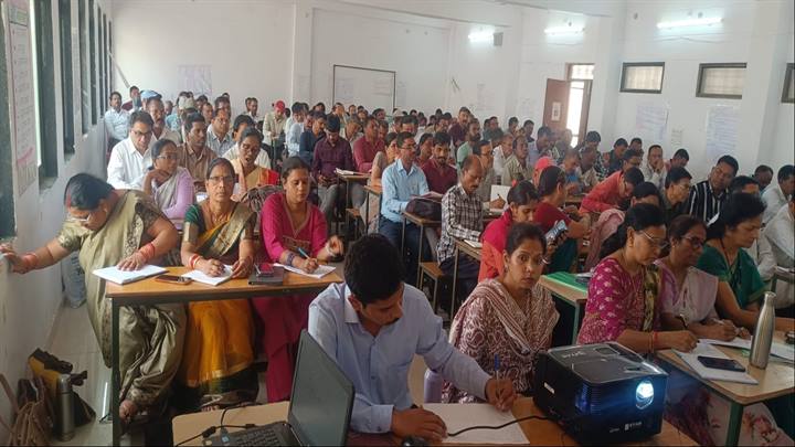 नवीन शिक्षा सत्र 2026-27 के संबंध में आयोजित हुई समीक्षा बैठक