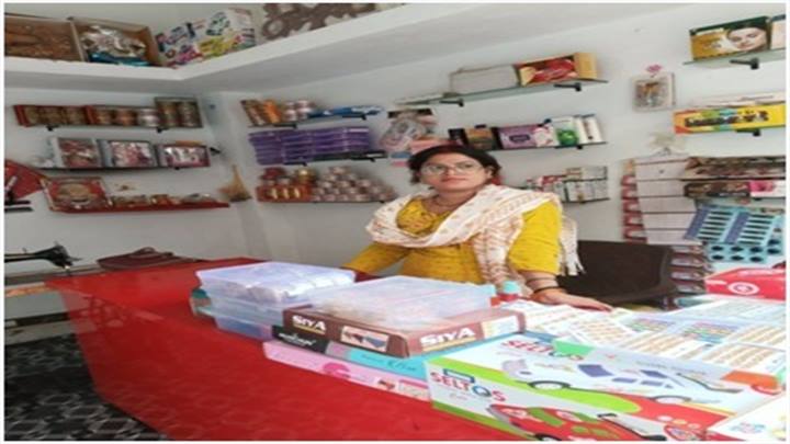 अशोकनगर सफलता की कहानी आजीविका मिशन से जुडने पर वर्षा बनी लखपति दीदी