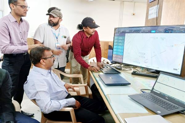 मुख्य निर्वाचन पदाधिकारी श्री राजन ने कंट्रोल रूम से की मतदान की सतत् मॉनिटरिंग