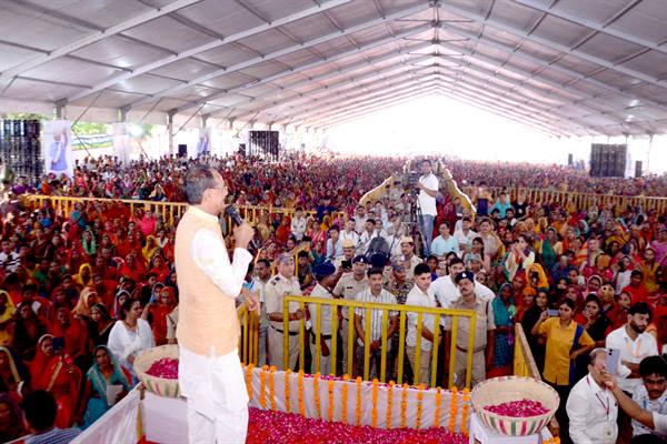 17 अगस्त को दूसरे गाँव पढ़ने जाने वाले बच्चों के लिये साइकिल की राशि वितरित की जायेगी