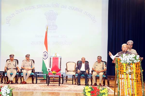 The behavior and attitude of the police should be sensitive towards the public – Governor Shri Mangubhai Patel