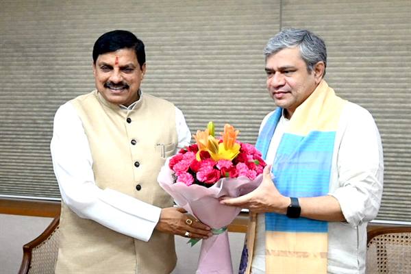 मुख्यमंत्री डॉ. मोहन यादव की केंद्रीय रेल मंत्री श्री वैष्णव से सौजन्य भेंट