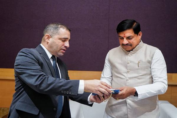 Chief Minister Dr. Yadav holds courtesy meeting with Shri Yaniv Revach