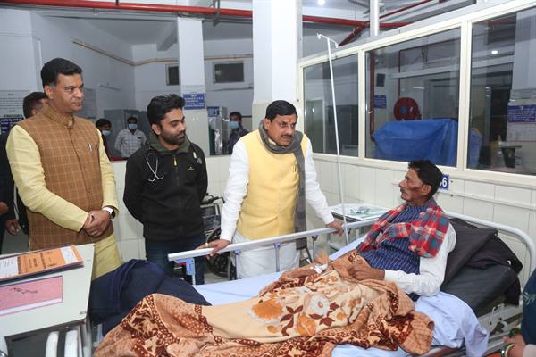 मुख्यमंत्री डॉ. यादव देर रात पहुंचे कैंसर अस्पताल