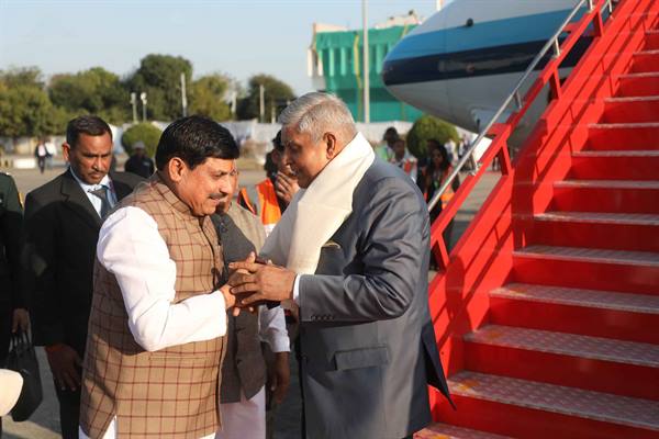 उप राष्ट्रपति श्री धनखड़ का मुख्यमंत्री डॉ. यादव ने किया स्वागत