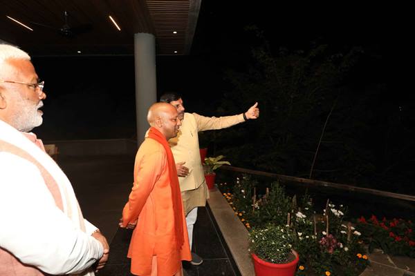 मुख्यमंत्री डॉ. यादव से उत्तर प्रदेश के मुख्यमंत्री श्री योगी ने की सौजन्य भेंट