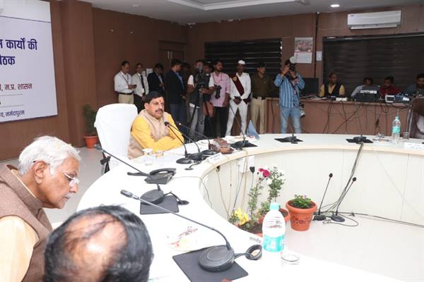 Collectors should hold quarterly meeting with public representatives within a week - Chief Minister Dr. Yadav
