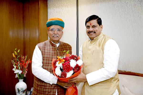 मुख्यमंत्री डॉ. यादव की केंद्रीय मंत्री श्री मेघवाल से सौजन्य भेंट
