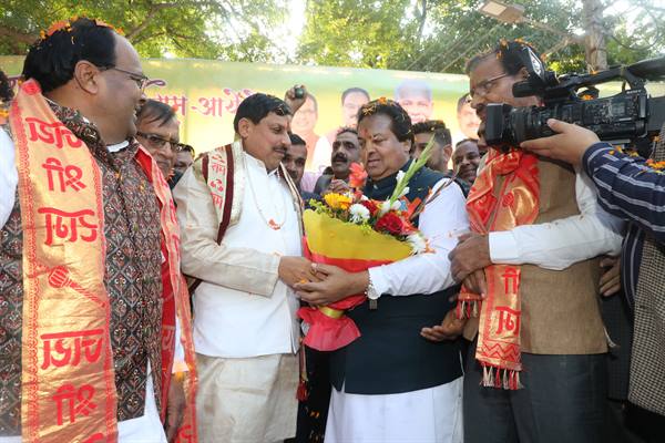 मुख्यमंत्री डॉ. यादव ने श्री सुरेन्द्र पटवा को जन्मदिन की बधाई दी