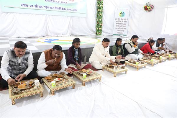 मुख्यमंत्री डॉ.यादव गणतंत्र दिवस पर विशेष भोज में शामिल हुए