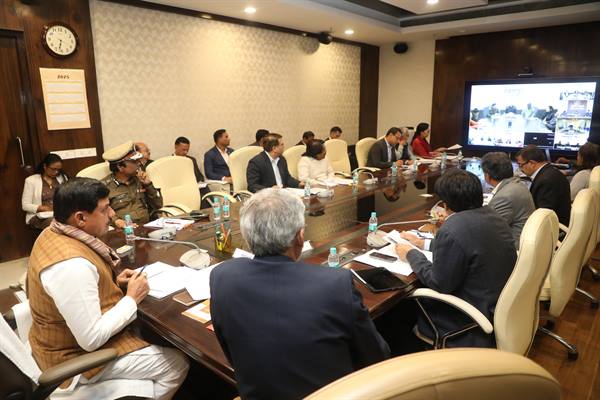 Chief Minister Dr. Yadav listened to the citizens issues in Samadhan Online, resolved pending cases