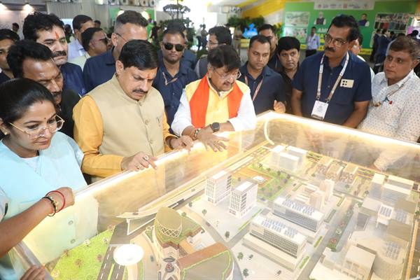 मुख्यमंत्री डॉ. यादव ने किया "कल के शहरों का निर्माण" प्रदर्शनी का उद्घाटन