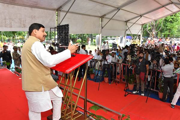 Neer Navjeevan Project is a wonderful innovation to clean pond water naturally: CM Dr. Yadav