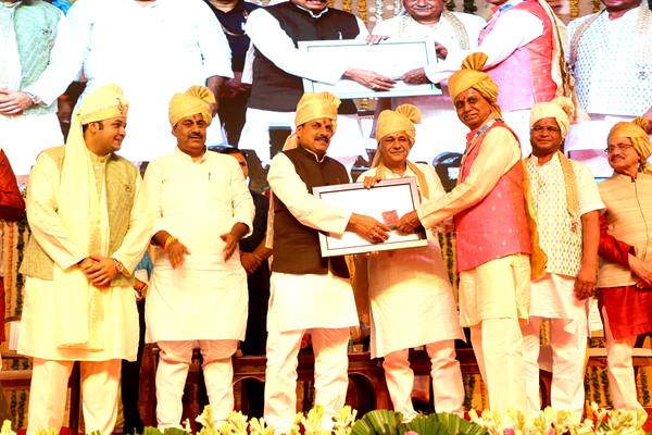 विशेष योग्यता रखने वाले व्यक्तित्व सदैव सम्मान के पात्र - मुख्यमंत्री डॉ. यादव