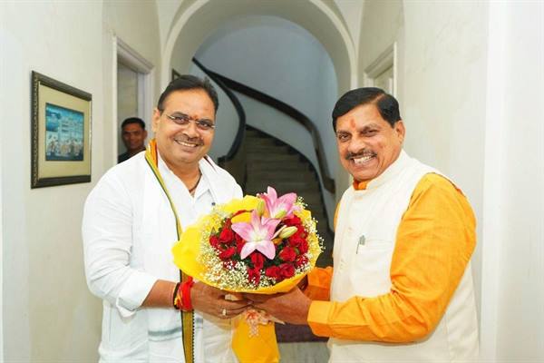 मुख्यमंत्री डॉ. यादव की राजस्थान के मुख्यमंत्री श्री शर्मा से सौजन्य भेंट