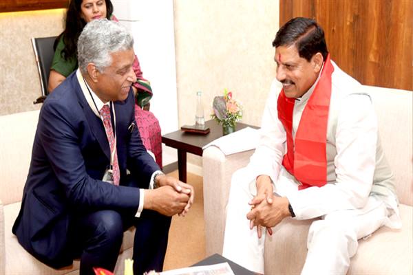 CM Dr. Yadav holds one-to-one discussion with industrialists and investors