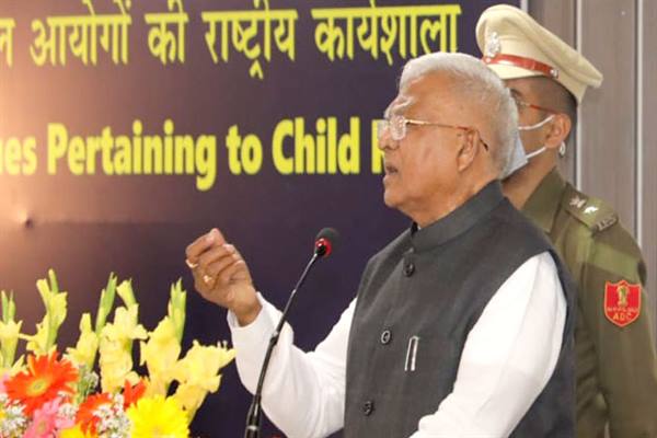बच्चों के स्वस्थ विकास के लिए परिवार का वातावरण महत्वपूर्ण : राज्यपाल श्री पटेल बच्चों के स्वस्थ विकास के लिए परिवार का वातावरण महत्वपूर्ण : राज्यपाल श्री पटेल