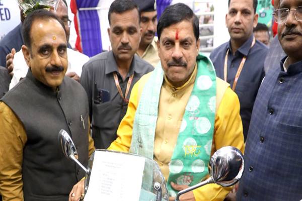 मुख्यमंत्री डॉ. यादव ने विक्रम व्यापार मेले का किया भ्रमण