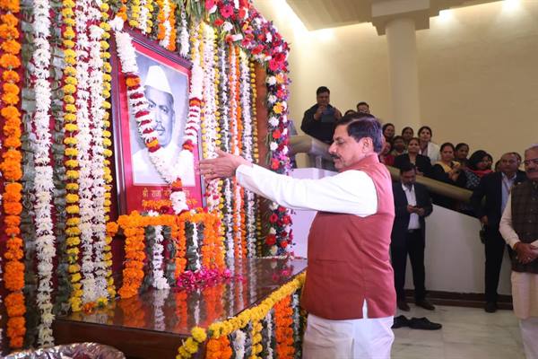 CM Dr. Yadav Pays Tribute on the Birth Anniversary of Former CM Late Nareshchandra Singh