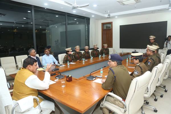 मुख्यमंत्री डॉ. यादव से मध्यप्रदेश कैडर के भारतीय पुलिस सेवा के अधिकारियों ने की भेंट
