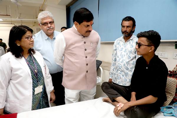 CM Dr. Yadav Visits Hamidia Hospital to Review Children and Citizens Health