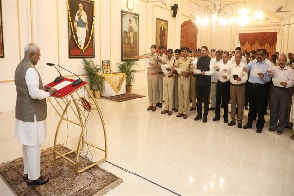 Governor Shri Mangubhai Patel Administers Oath of Unity Day