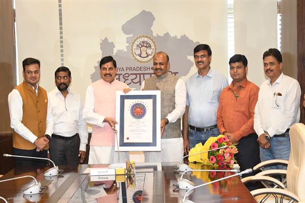 CM Dr. Yadav Congratulates Backward Classes & Minority Welfare Department on Recieving SKOCH Award