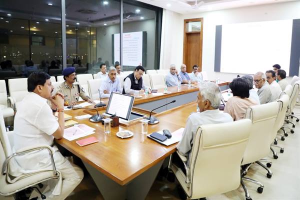 सिंहस्थ : 2028 के व्यवस्थित आयोजन के लिए पिछले दो सिंहस्थ में उज्जैन पदस्थ वरिष्ठ अधिकारियों का लिया जाए मार्गदर्शन : मुख्यमंत्री डॉ. यादव