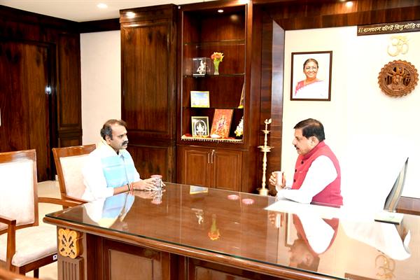 Union Minister of State for Information & Broadcasting Shri Murugan Pays Courtesy Visit to Chief Minister Dr. Yadav