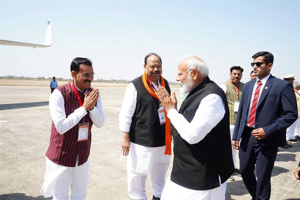 प्रधानमंत्री श्री मोदी को भोपाल विमानतल पर दी भावभीनी विदाई