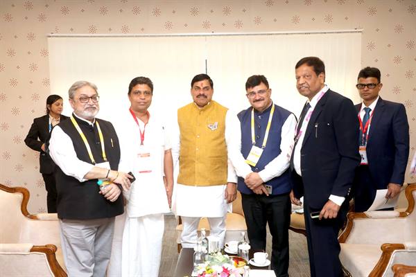 Chief Minister Dr. Yadav held one-to-one discussions with industrialists