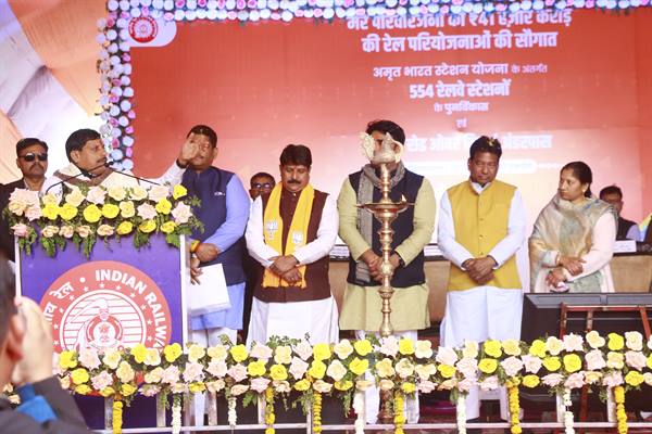  प्रधानमंत्री श्री नरेन्द्र मोदी ने विश्व स्तरीय रेलवे स्टेशन व रेल सुविधाओं की सौगात दी - मुख्यमंत्री डॉ. मोहन यादव