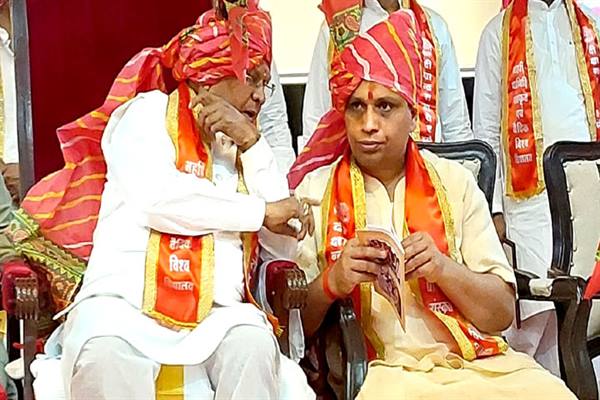 राज्यपाल ने आचार्य बालकृष्ण से सिकल सेल के संबंध में की चर्चा