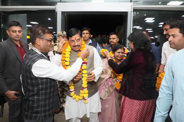 मुख्यमंत्री डॉ. यादव का अयोध्या धाम से लौटने पर भोपाल विमान तल पर हुआ स्वागत