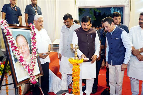 CM Dr. Yadav Unveils Bronze Statue of Shri Jawaharlal Darda