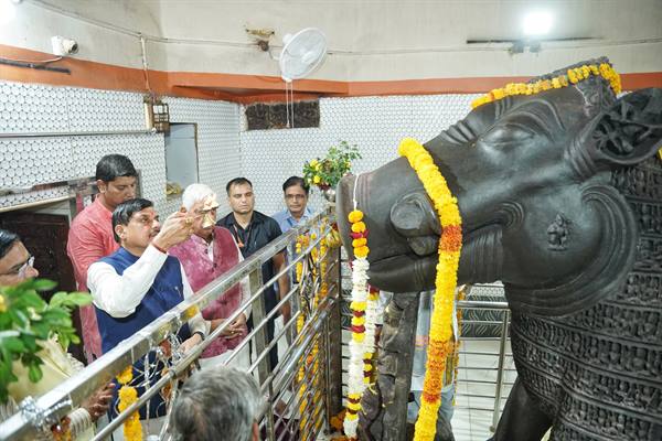 CM Dr. Yadav Offers Prayers at Bhagwan Vishnu Varaha Temple