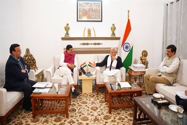 CM Dr. Yadav Pays Courtesy Call on Union Minister Dr. Khattar