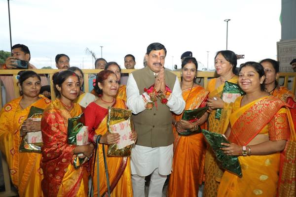 Chief Minister Dr. Yadav honored with rakhis in Gwalior
