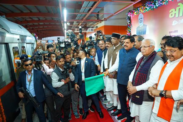 CM Dr. Yadav and Union Minister Shri Manohar Lal flag off Metro Train Service in Bhopal