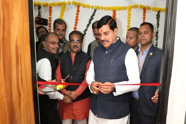  मुख्यमंत्री डॉ. यादव ने किया स्वदेश कार्यालय में निर्मित स्टूडियो का शुभारंभ