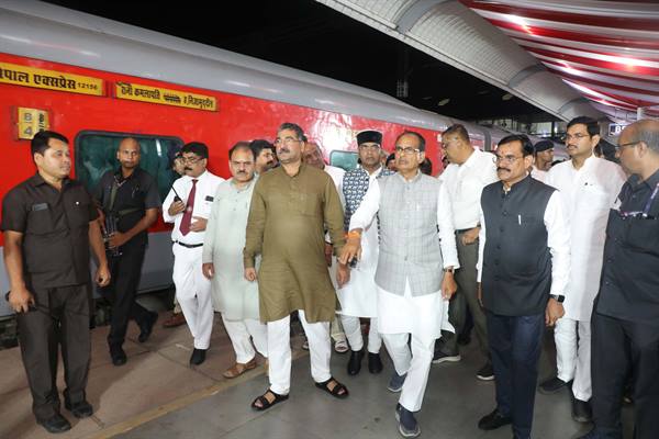 मुख्यमंत्री श्री चौहान ने प्रधानमंत्री श्री मोदी के 27 जून के कार्यक्रमों की तैयारियाँ देखीं