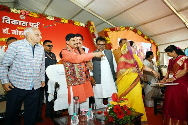 CM Dr. Yadav Transfers Rs. 340.05 Crore to 56.75 Lakh Beneficiaries of 12 Social Security Pension Schemes in Dhar Through Single Click