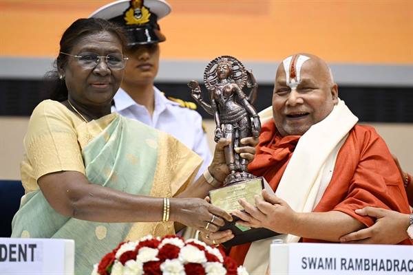 मुख्यमंत्री डॉ. यादव ने स्वामी श्री रामभद्राचार्य को ज्ञानपीठ पुरस्कार से सम्मानित होने पर दी बधाई