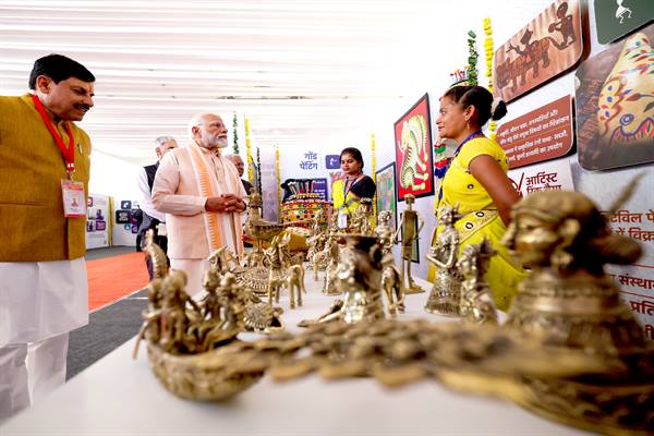 Prime Minister Shri Modi Visits Exhibition