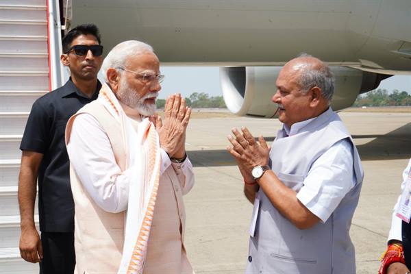Warm Welcome Accorded to Prime Minister Shri Modi on His Arrival in Bhopal