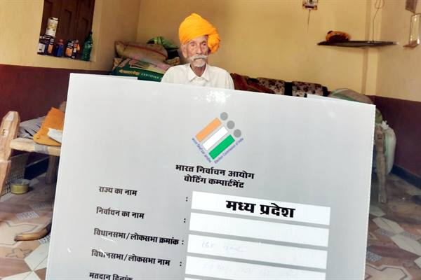 प्रदेश में 59 हजार 031 वरिष्ठ मतदाता और दिव्यांग मतदाताओं ने डाक मतपत्र से घर से किया मतदान