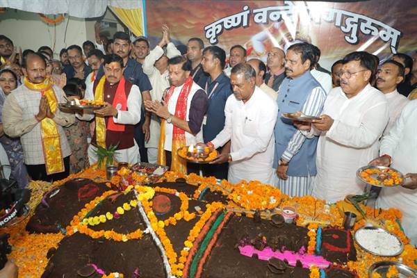 Lord Krishna Conveyed the Message of Connecting with Nature by Holding Govardhan Mountain: Chief Minister Dr. Yadav